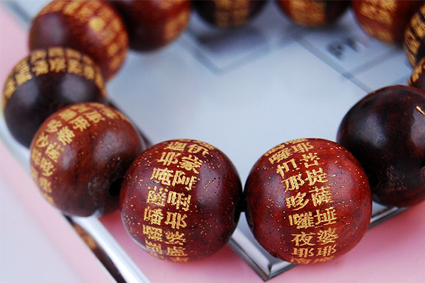 佛珠激光雕刻刻字，盡顯激光打標工藝之美